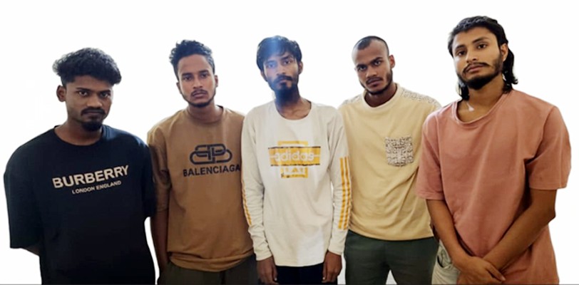 মৌলভীবাজারে দেশীয় অস্ত্রসহ ৫ যুবক আটক