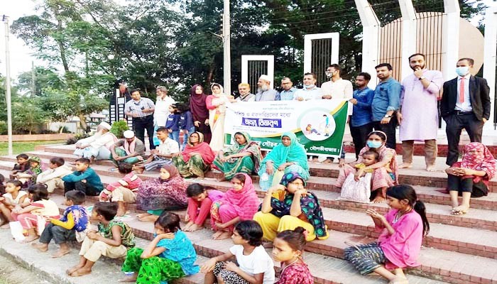 মৌলভীবাজারে আমার গৌরব ফাউন্ডেশন পথশিশু ও হতদরিদ্রদেরকে খাবার দিলো