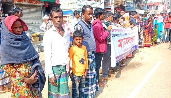 সুনামগঞ্জে মাতব্বরদের সালিশে গ্রাম ছাড়া ৯ পরিবারের মানববন্ধন