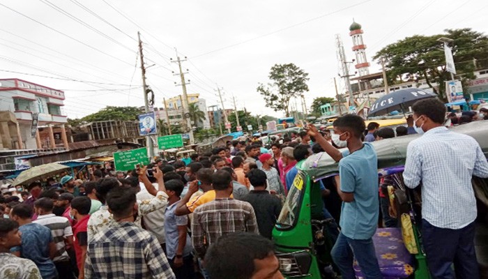 জুড়ী উপজেলায় অটোরিকশা চালকদের সড়ক অবরোধ