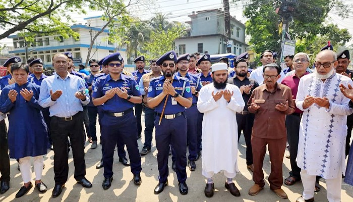 গণহত্যা দিবস ২৫ মার্চে মৌলভীবাজার শহীদদের স্মৃতির প্রতি জেলা ও পুলিশ প্রশাসনের শ্রদ্ধা নিবেদন