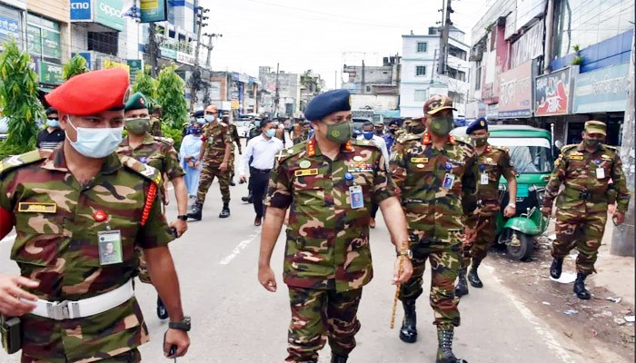 মৌলভীবাজারে সেনাবাহিনীর টহল কার্যক্রম পরিদর্শনে মেজর জেনারেল আবুল হাসনাত মুহাম্মদ খাইরুল বাশার