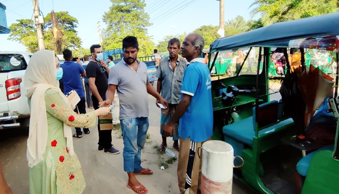 মৌলভীবাজারে গণপরিবহনে স্বাস্থ্যবিধি নিশ্চিত করার উদ্দেশ্যে ভ্রাম্যমান আদালত পরিচালনা