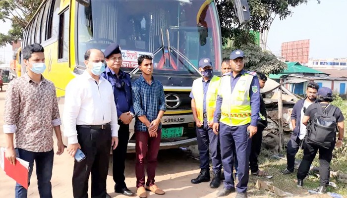 চট্টগ্রাম-সিলেটগামী সৌদিয়া পরিবহনের বাসে ছাত্রীকে উত্ত্যক্তকারী যুবকের জরিমানাসহ ৩ মাসের কারাদন্ড