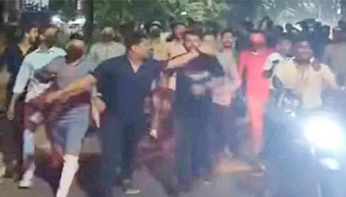 চট্টগ্রাম নগরে ঝটিকা মিছিলকারী ৫ ছাত্রলীগ কর্মী গ্রেপ্তার ও ১ এসআই বরখাস্ত