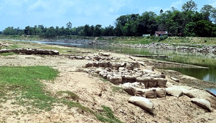 অর্থাভাবে মনু নদীর বন্যা প্রতিরোধ ও ভাঁঙ্গন রোধ প্রকল্প কাজে ধীরগতি