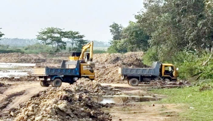 মৌলভীবাজারে সরকারি খাস ভূমি দখল ও মাটি কাটার দায়ে দুঘর গ্রামের আবুল কাসেমের ৬ মাসের কারাদন্ড