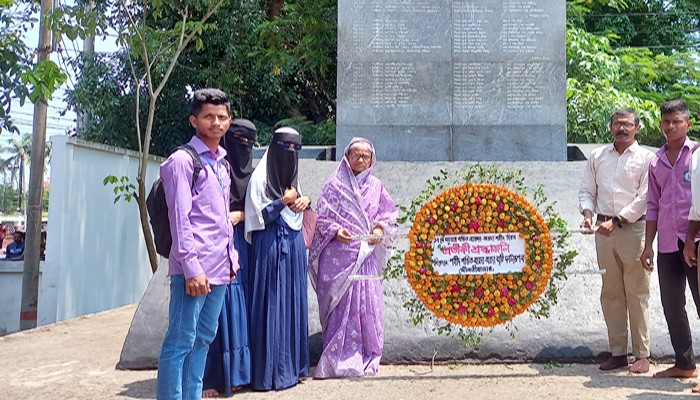 প্রতীকী শ্রদ্ধাঞ্জলী অর্পণ করে মৌলভীবাজারে পন্ডিত সারদা-অন্নদা শহীদ দিবস পালণ