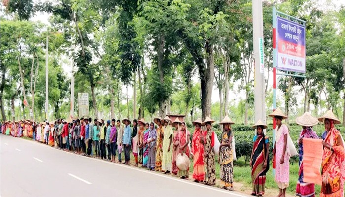 শ্রীমঙ্গলে চা বাগানের ভিতর দিয়ে ‘বাইপাস সড়ক’ নির্মানের প্রস্তাব বাতিল করার দাবীতে মানববন্ধন অনুষ্ঠিত