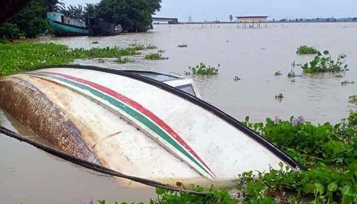 সুনামগঞ্জে হাওরে ডুবে আছে প্রধানমন্ত্রীর উপহারের নৌ-অ্যাম্বুলেন্স