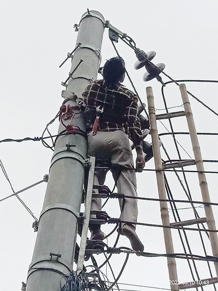 সিলেটে বিদ্যুৎ লাইন সংস্কার কর্মরত লাইনম্যান বিদ্যুৎস্পৃষ্টে নিহত