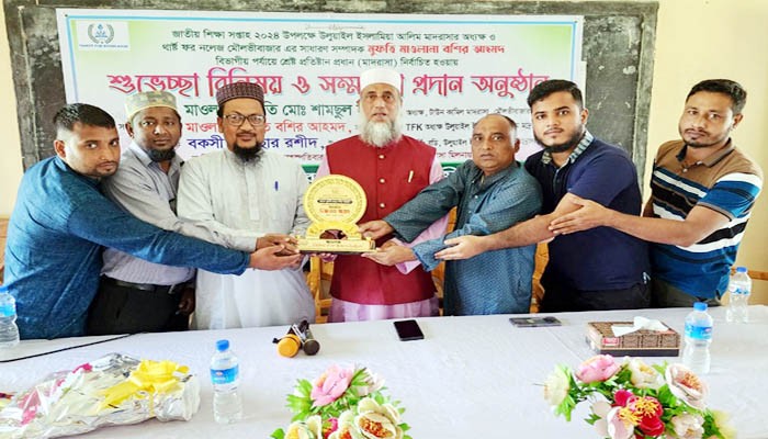 থার্ষ্ট ফর নলেজ মৌলভীবাজার এর সাধারণ সম্পাদক অধ্যক্ষ মুফতি মাওলানা বশির আহমদকে সংবর্ধনা