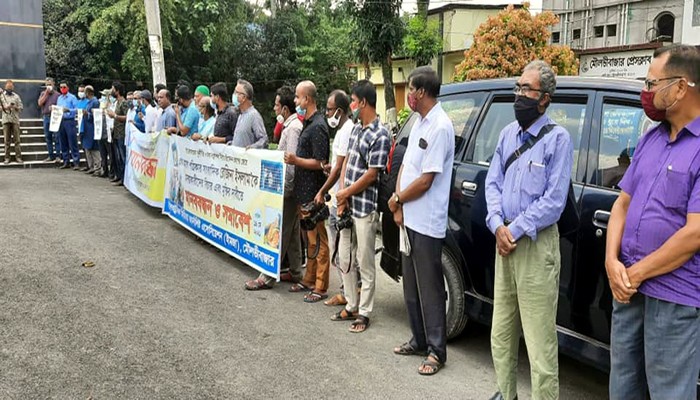 সাংবাদিক রোজিনাকে নির্যাতনের বিচার ও তার মুক্তির দাবীতে মানববন্ধন ও সমাবেশ করেছে মৌলভীবাজার প্রেসক্লাব এবং ইমজা