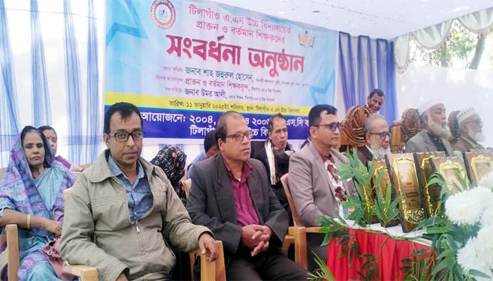 কুলাউড়ার টিলাগাও এ.এন. উচ্চ বিদ্যালয়ের শিক্ষকদেরকে ছাত্রদের সংবর্ধনা