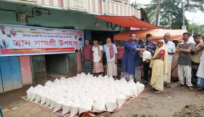 জগন্নাথপুরে প্রধানমন্ত্রীর নির্দেশে চাল বিতরণ